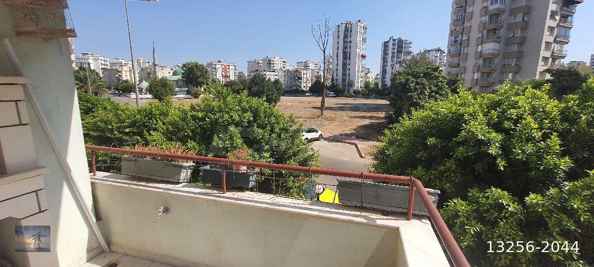 MEYDANKAVAGINDA HAVUZLU SİTEDE 4+1 SATILIK DAİRE