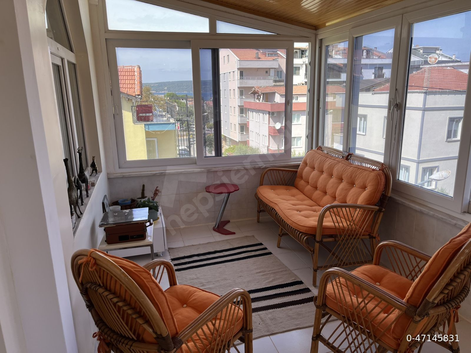 ÜNİVERSİTEYE VE SAHİLE 200 metre EŞYALI DENİZ MANZARALI SAHİBİNDENTERAS KAT.