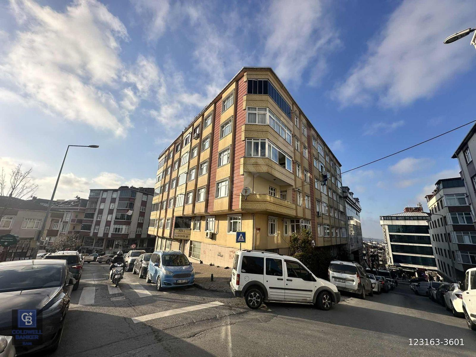 ACİLLL MERKEZDE SATILIK BOŞ DAİRE