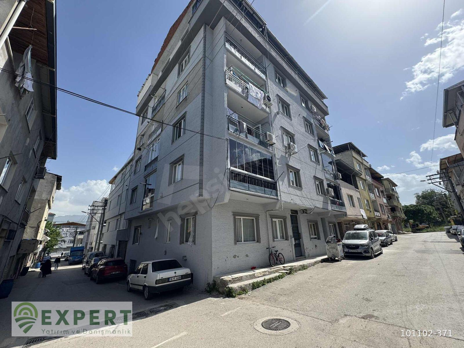 BAĞLARBAŞI'NDA MEYDANA YAKIN BODRUM KAT 1+1 DAİRE