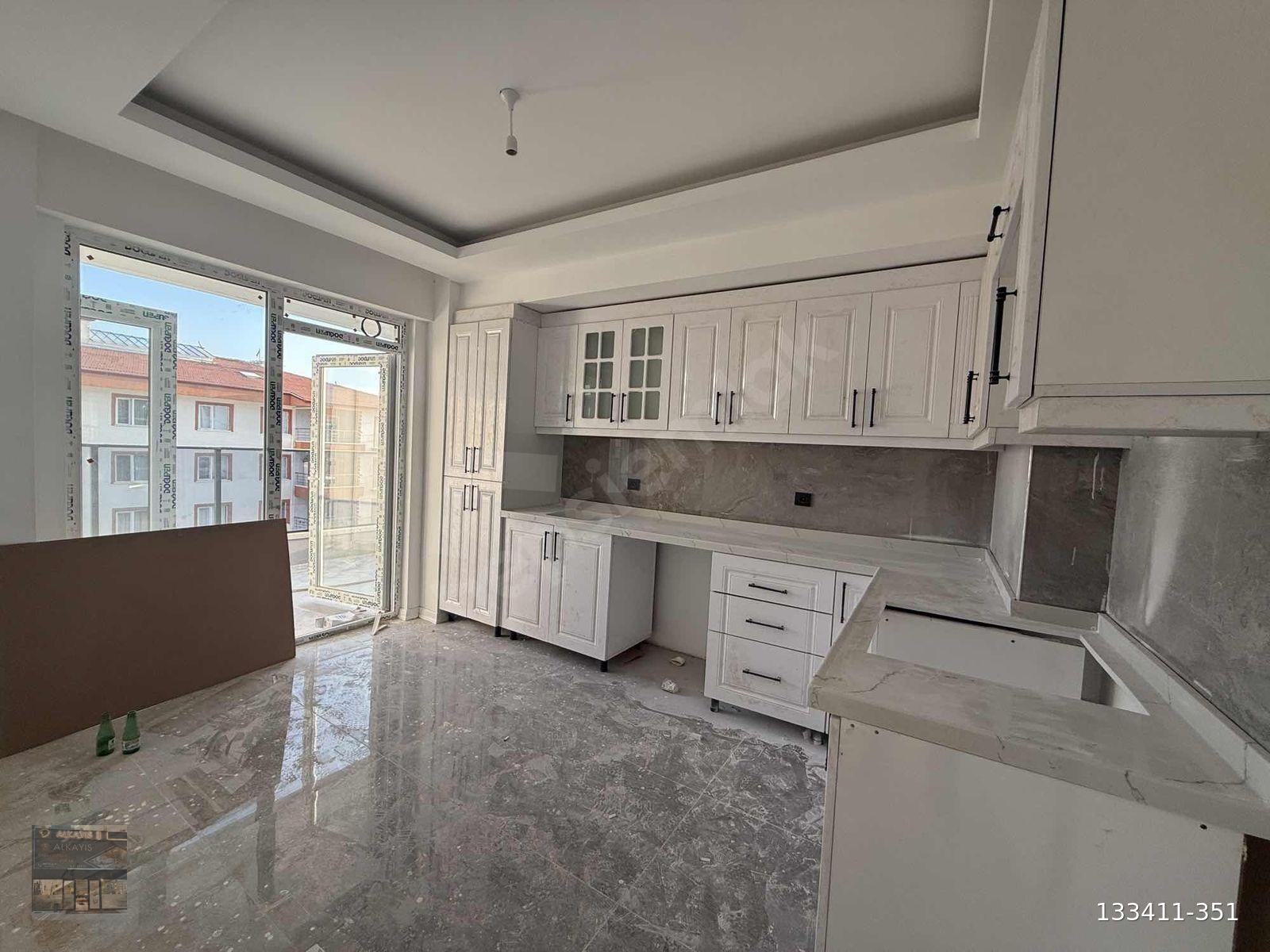 MERKEZDE GÜNEY CEPHE SIFIR BİNA ARA KAT 2.KAT 3+1 FIRSAT DAİRE