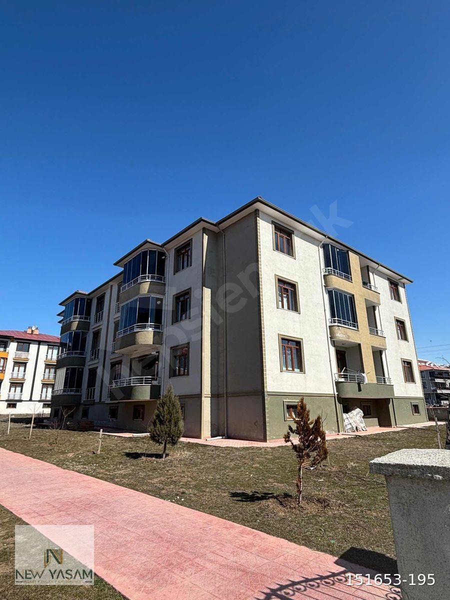 NEW YAŞAM EMLAKTAN SATILIK DEMİRKENTTE 3+1 165 M2 DAİRE