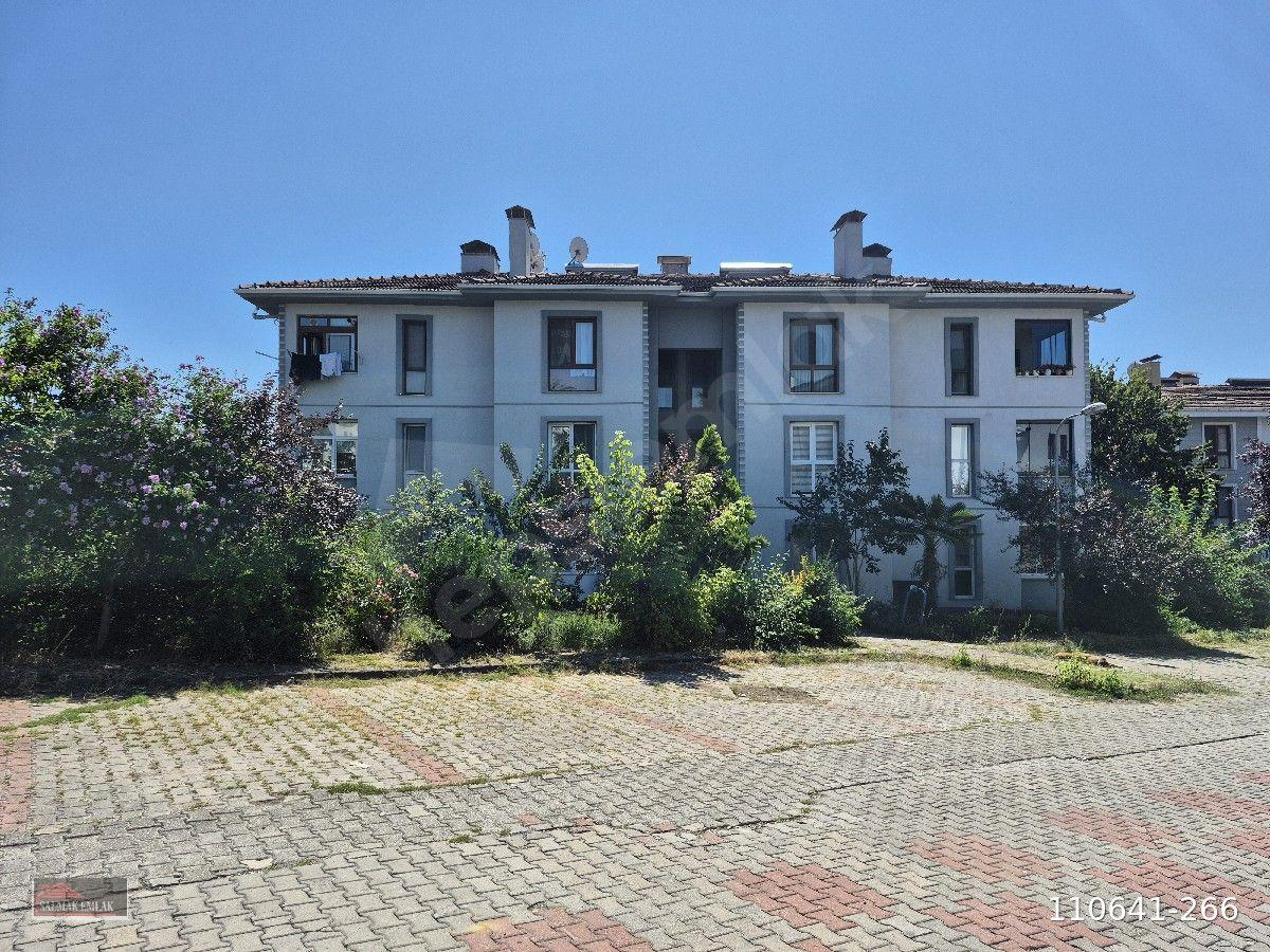 Bahçeşehir Esentepe Mahallesin'de Satılık Giriş Kat Daire