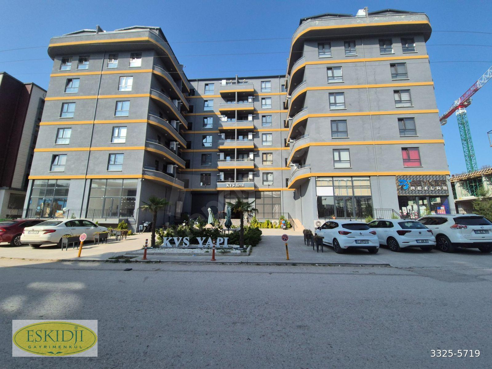 ESKİDJİDE İZMİT YEŞİLOVADA SOSYAL DONATILI 23 BİN KİRA GETİRİLİ 1+1 ARAKAT DAİRE