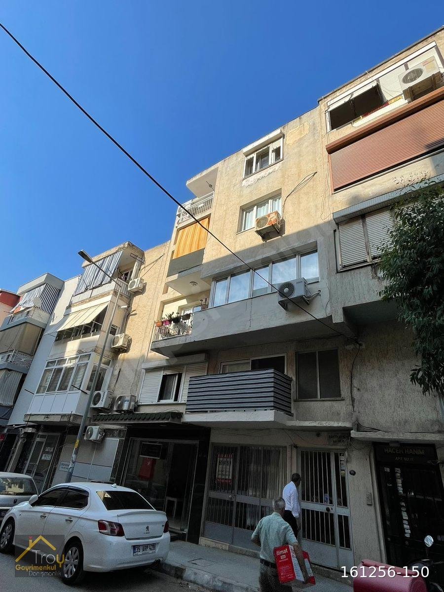 Balçova Merkez'de 3+1 Kapalı Mutfak Balkonlu Kiralık Daire