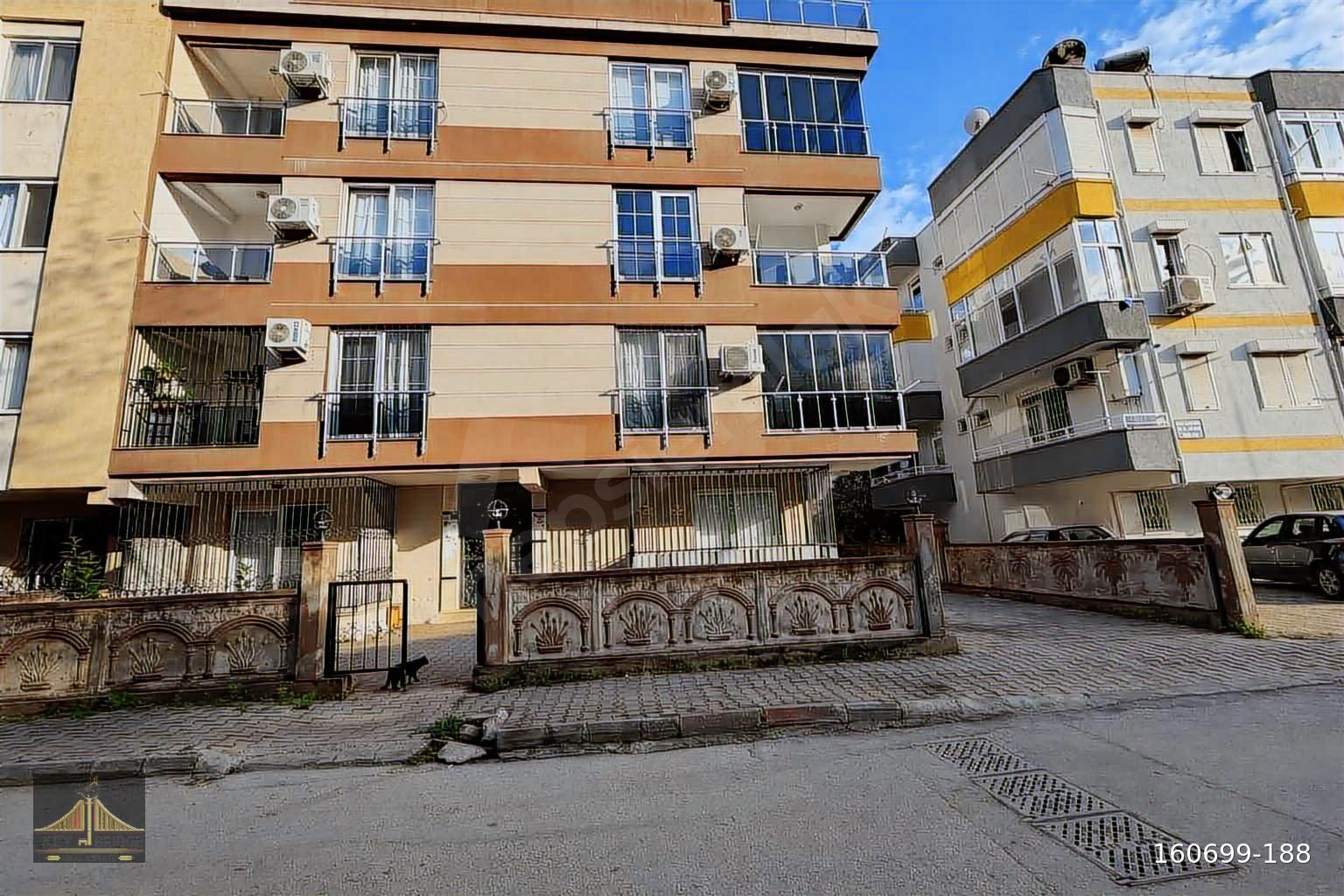 KONUKSEVER MAHALLESİ'NDE ARAKAT 2+1 SATILIK DAİRE