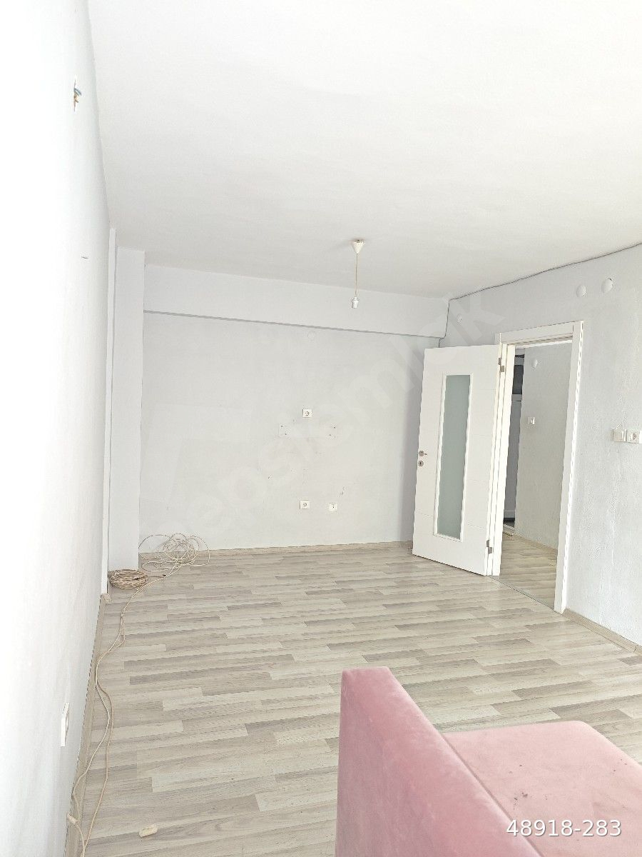 Bornova erzene Mahallesi'nde 2+1 full yapılı kiralık daire