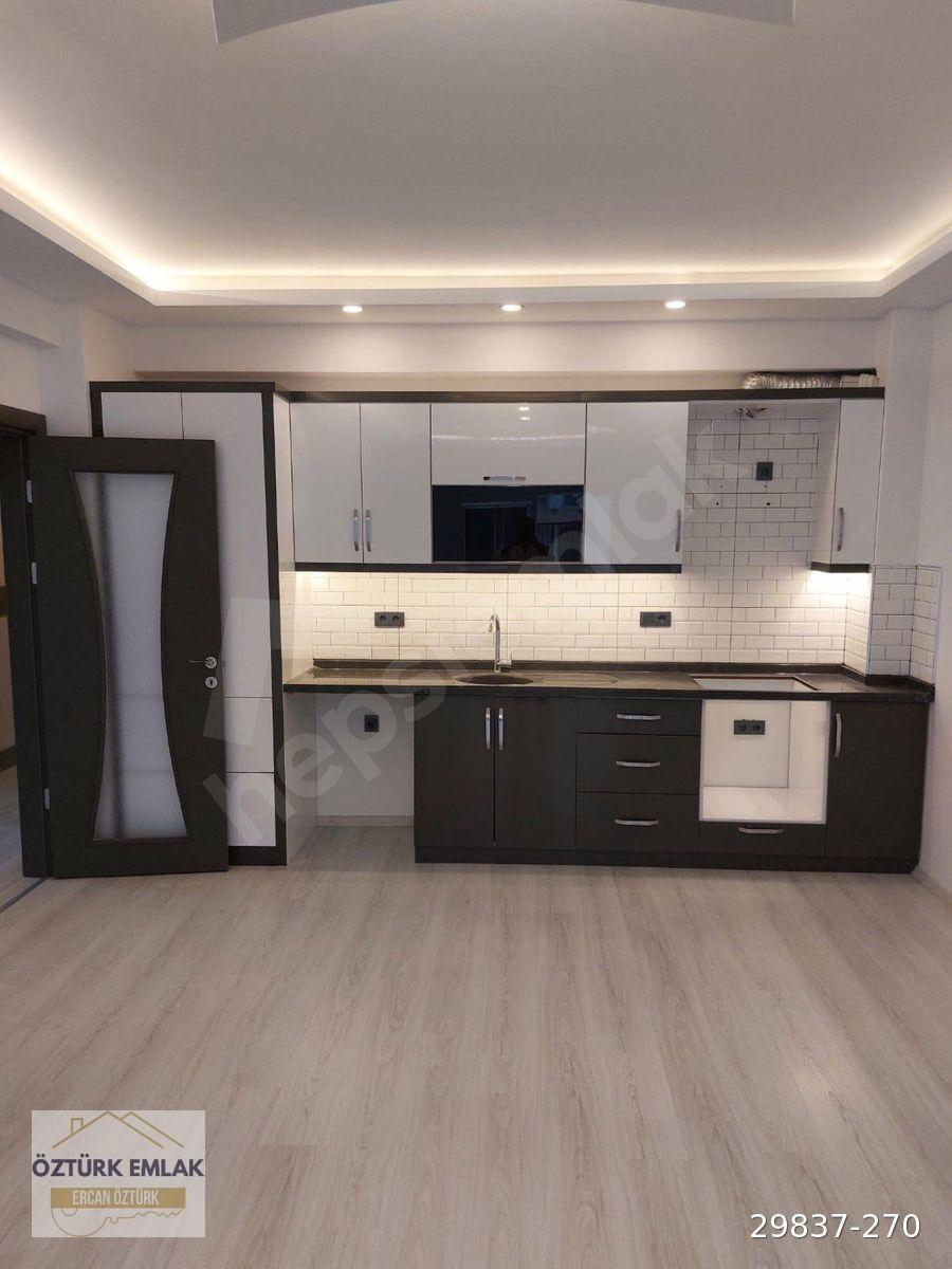 DAVUTLAR MERKEZDE CADDE ÜZERİNDE SATILIK 2+1 DAİRE 100 M2 NET