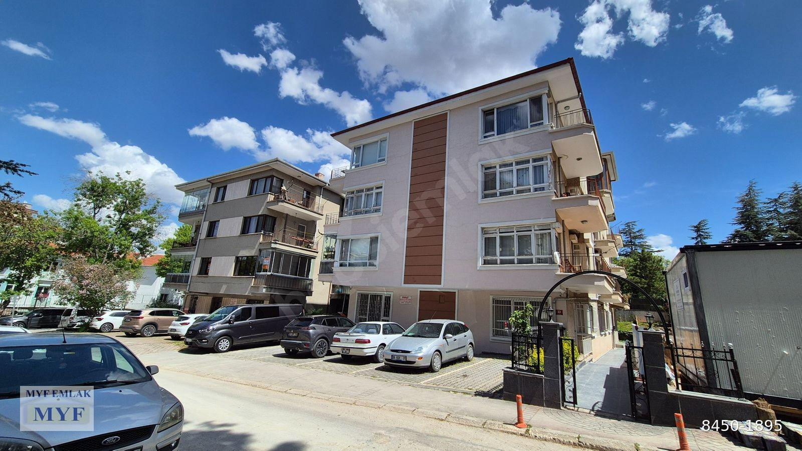 MEBUSEVLERİNDE ANITKABİRE YAKIN 2+1 KOT BAKIMLI DAİRE - ÖĞRENCİYE'DE-