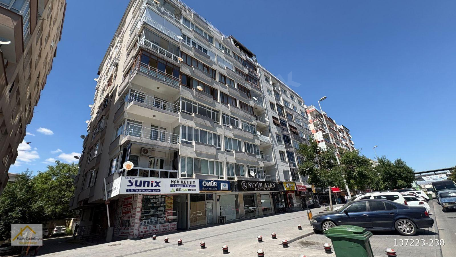 Sivas Caddesi Üzerinde Tramvay Durağı Önü Geniş Satılık Daire