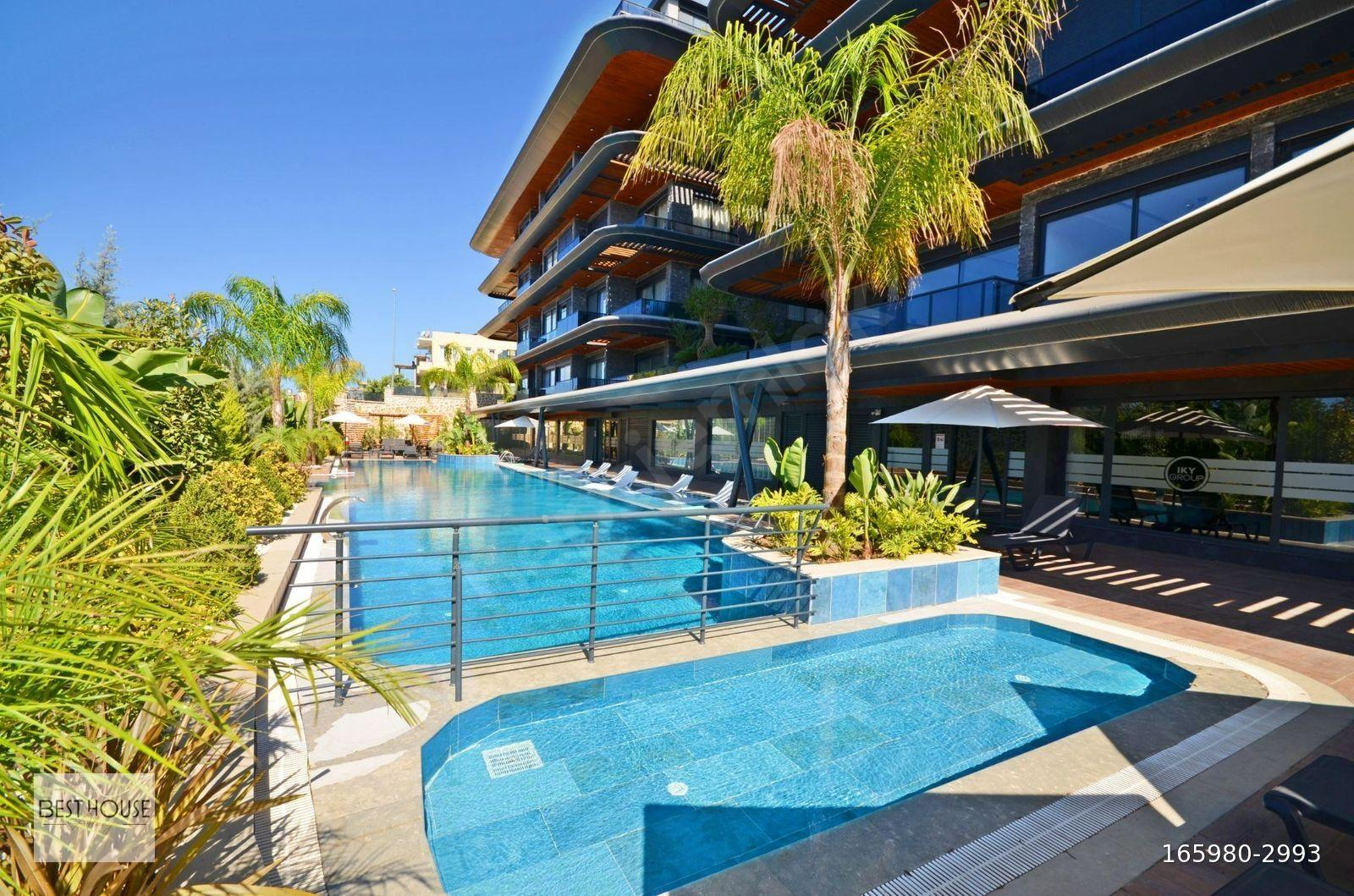 ALANYA HASBAHÇEDE LÜKS KOMPLSTE HAVUZ MANZARALI 2+1 SATILIK DAİRE