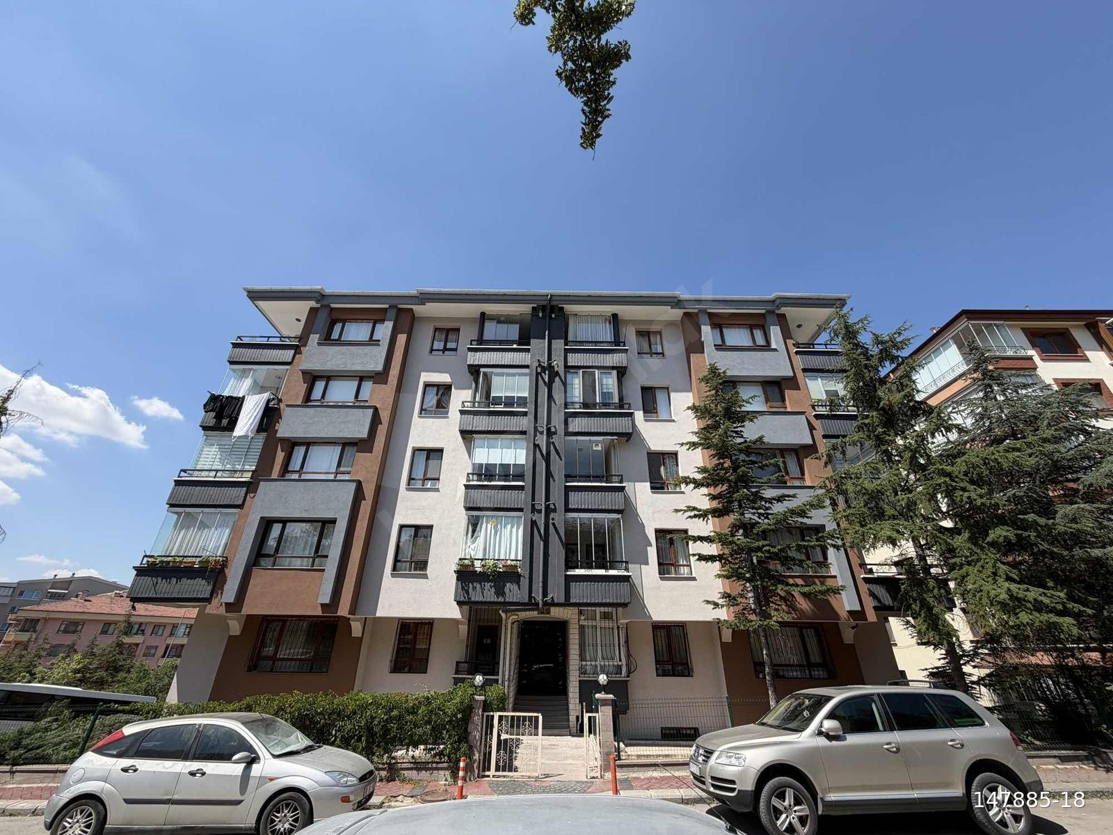 GÖKKUŞAĞI MAHALLESİ EŞYALI KİRALIK 3+1 ÇATI KATI ÖNÜ AÇIK