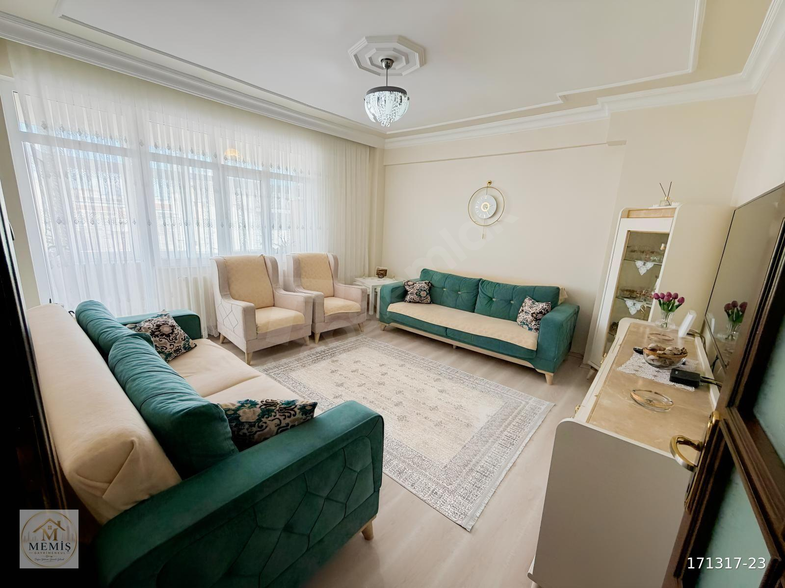 BAGCILAR 100.YIL MAH SATILIK 2+1 DAİRE METRONUN YANIBAŞINDA