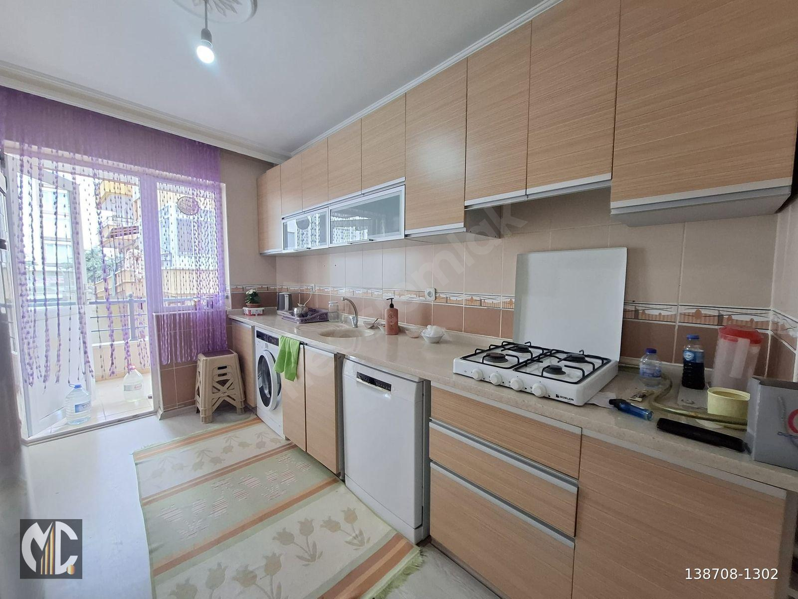 ALTIAĞAÇ MH. CADDE İKİ BİNA 3+1 ALTIN GROSS KARŞISI GENİŞ DAİRE.