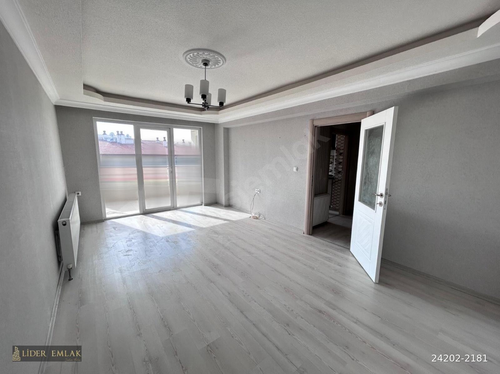 LİDER EMLAK'TAN EBEVEYN BANYOLU **3+1** YAPILI SATILIK DAİRE