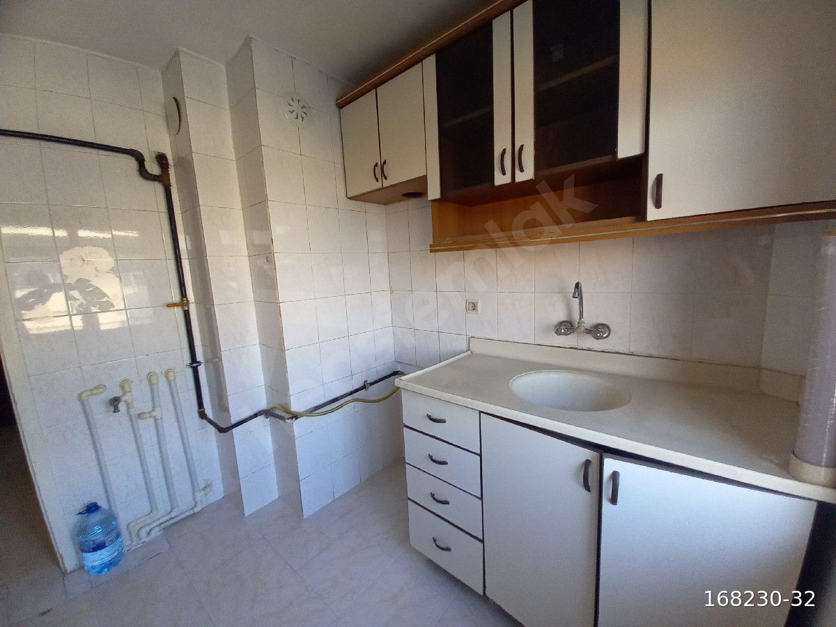 AHİ EVRAN. MAH 2+1 YAPILI 4 KATTA 2 BALKON VAR BALKON 1 PVC ILE KAPALI