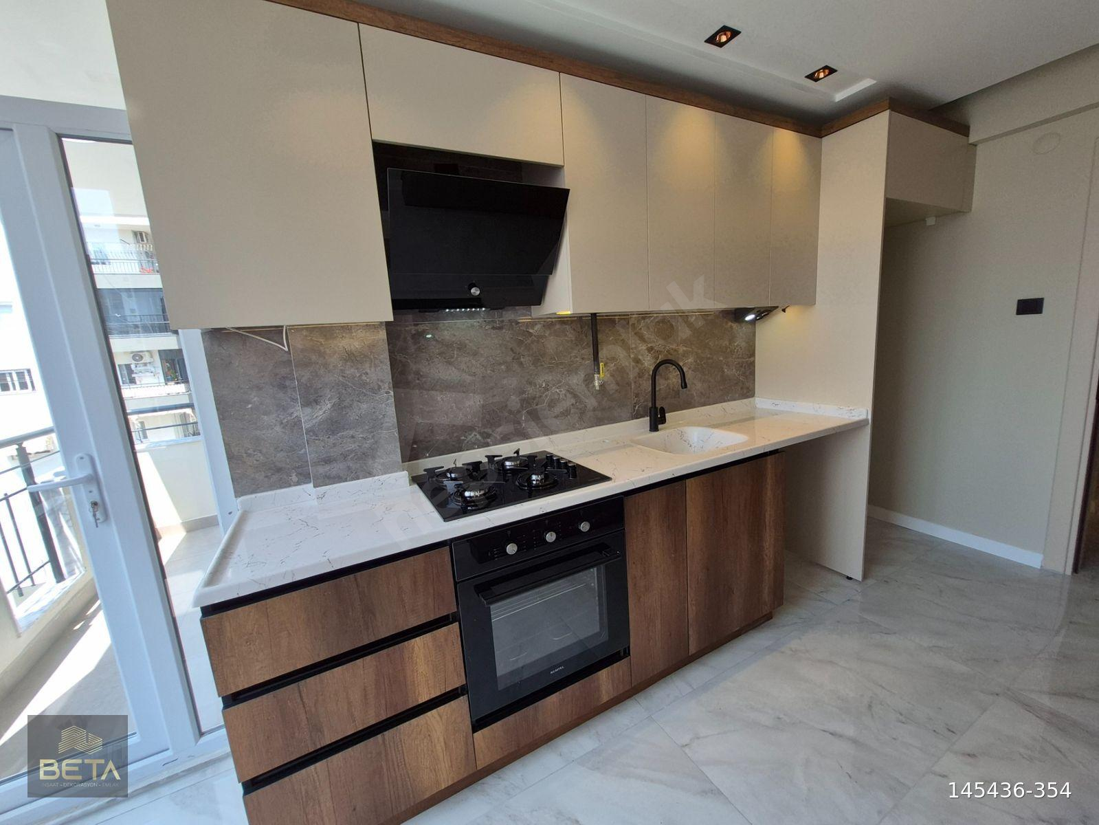 HUZUREVLERİN'DE METRO YAKINI İÇİ FULL YAPILI İSKANLI 3+1 DAİRE