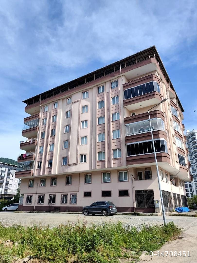 DOĞAL GAZLI , KONUMU GÜZEL ARA KAT , GENİŞ VE FERAH