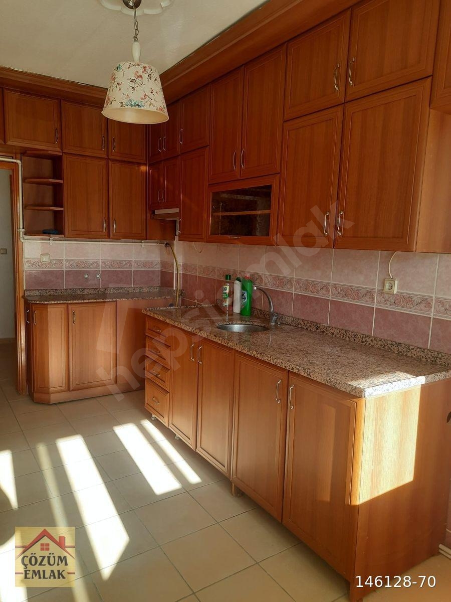 ÇÖZÜM EMLAK'TAN BURDUR MERKEZ BOZKURT MAHALLESİNDE 2+1 KİRALIK DAİRE