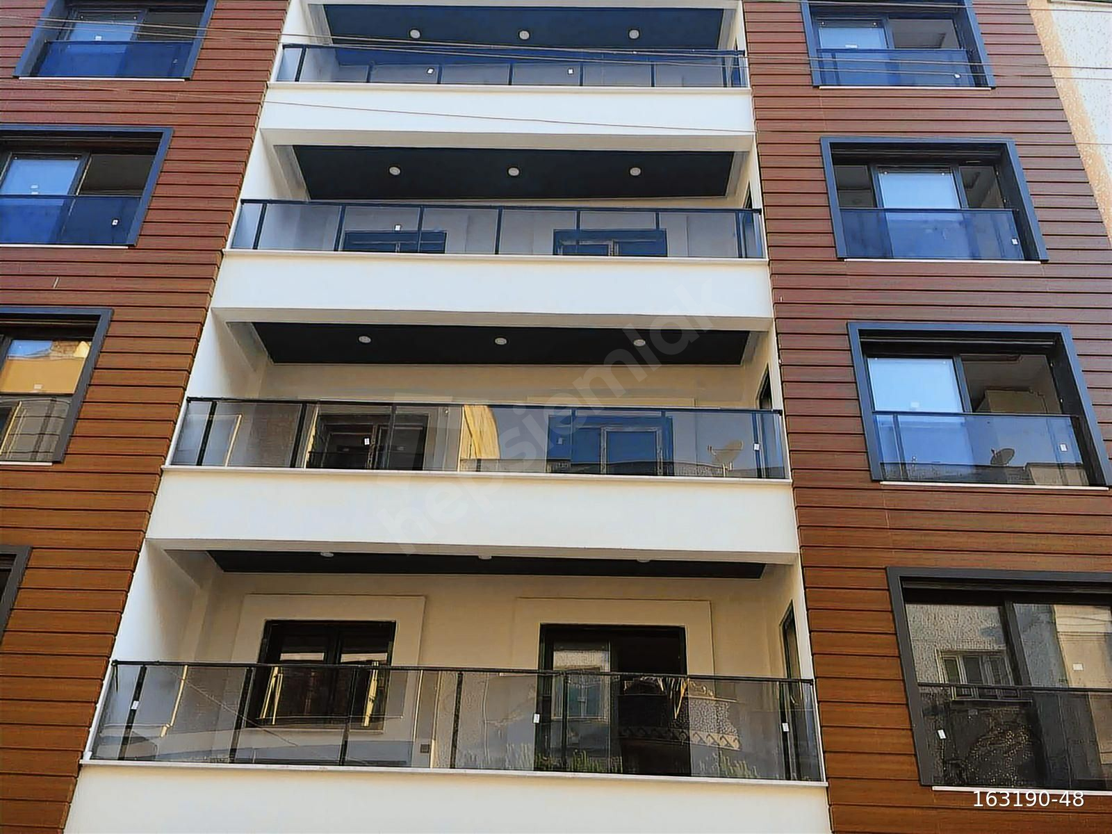 ACARLAR MAHLLESİ ARAKAT SATILIK LÜX DAİRE