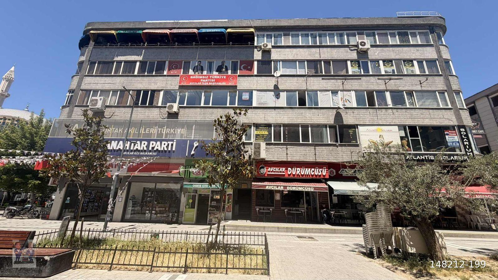 AVCILAR MEYDANDA İŞYERİNE UYGUN ÖN CEPHE ASANSÖRLÜ