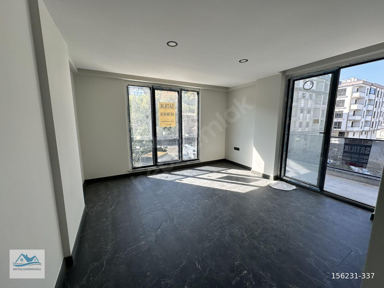 DENİZE 150 METRE ANAYOLA CEPHE SATILIK 1+1 DAİRE