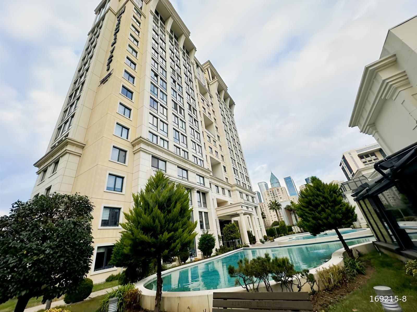 ATAŞEHİR SATILIK 1+1 DELUXIA SUİTES ÖN HAVUZ CEPHE *KİRACISIZ