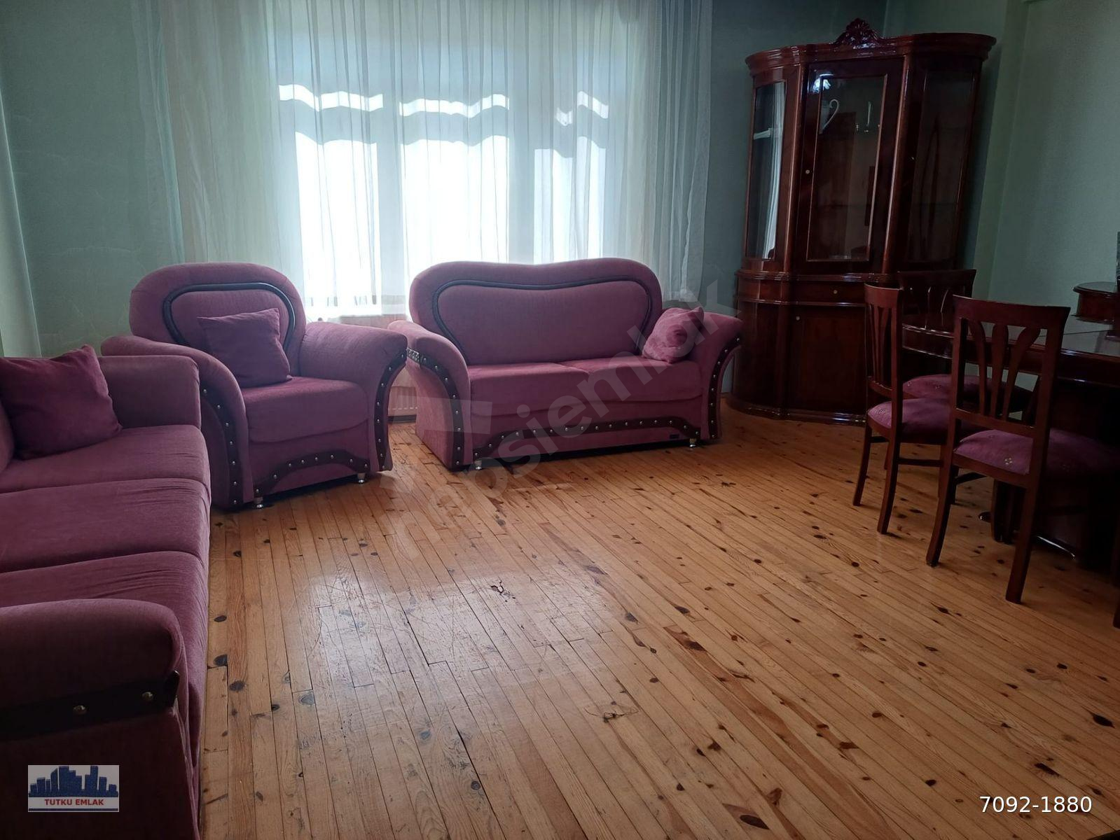 AMASYA DA M.KEMAL PAŞA CD.NE YAKIN ASANSÖRLÜ BAKIMLI ARA KATTA FULL MOBİLYALI 2+1 KİRALIK DAİRE