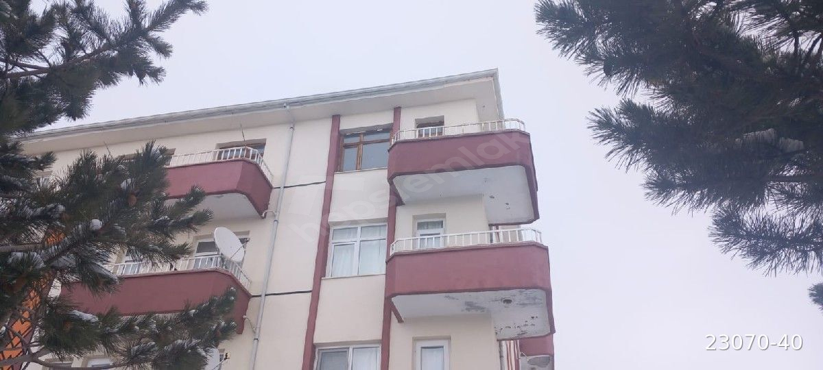YÜKSELDEN ÇUBUK MERKEZDE ALTUNYUNUS SİTEDİNDE 3 KATTA 3+1 BOŞ.