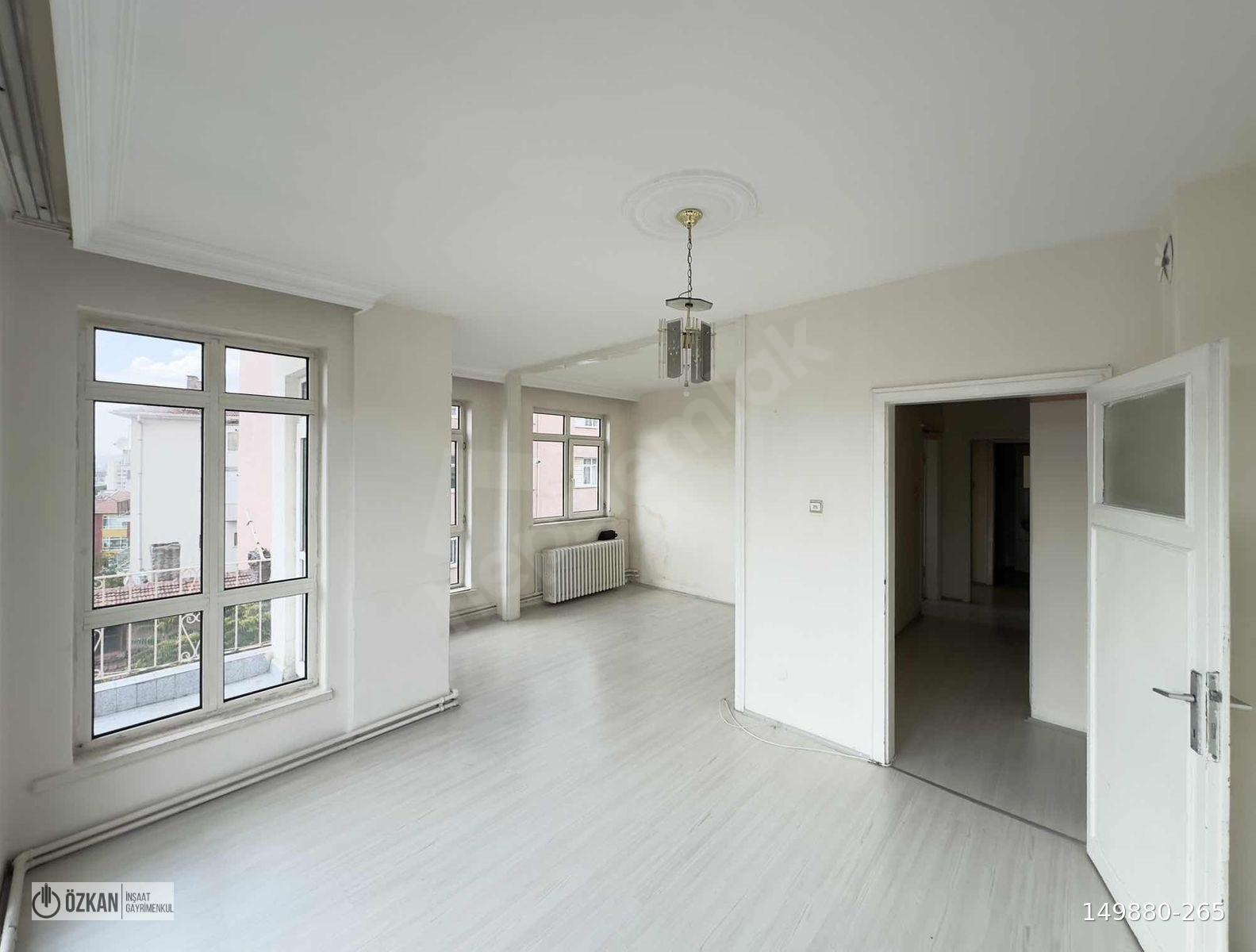 9 EYLÜL SK. KOLEJ METROYA YÜRÜME MESAFESİNDE ARA KAT 2+1 DAİRE
