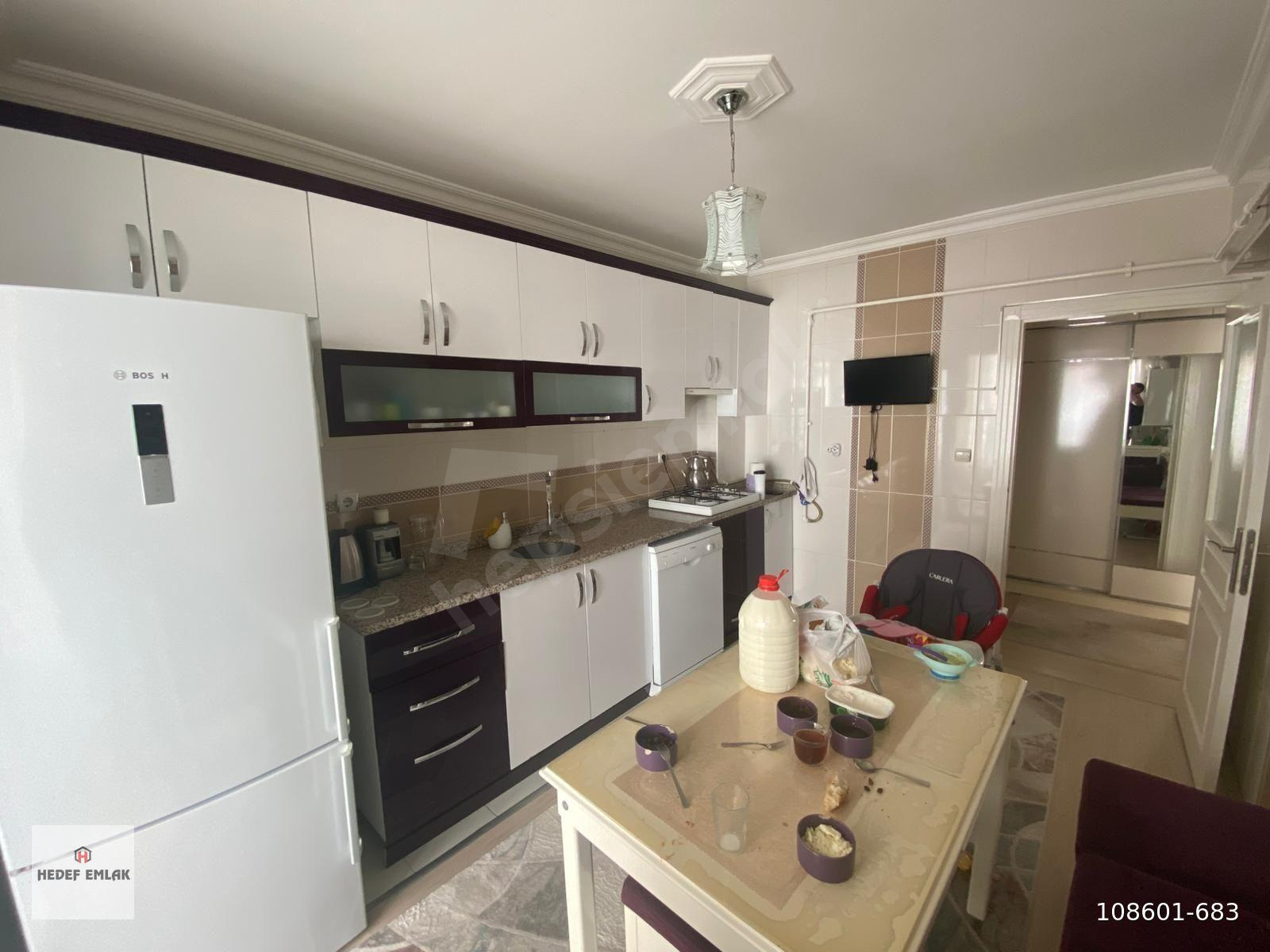 HEDEF EMLAK`TAN 3+1 M2 GENİŞ KİLERLİ MERKEZİ KONUM CEPHESİ AÇIK!