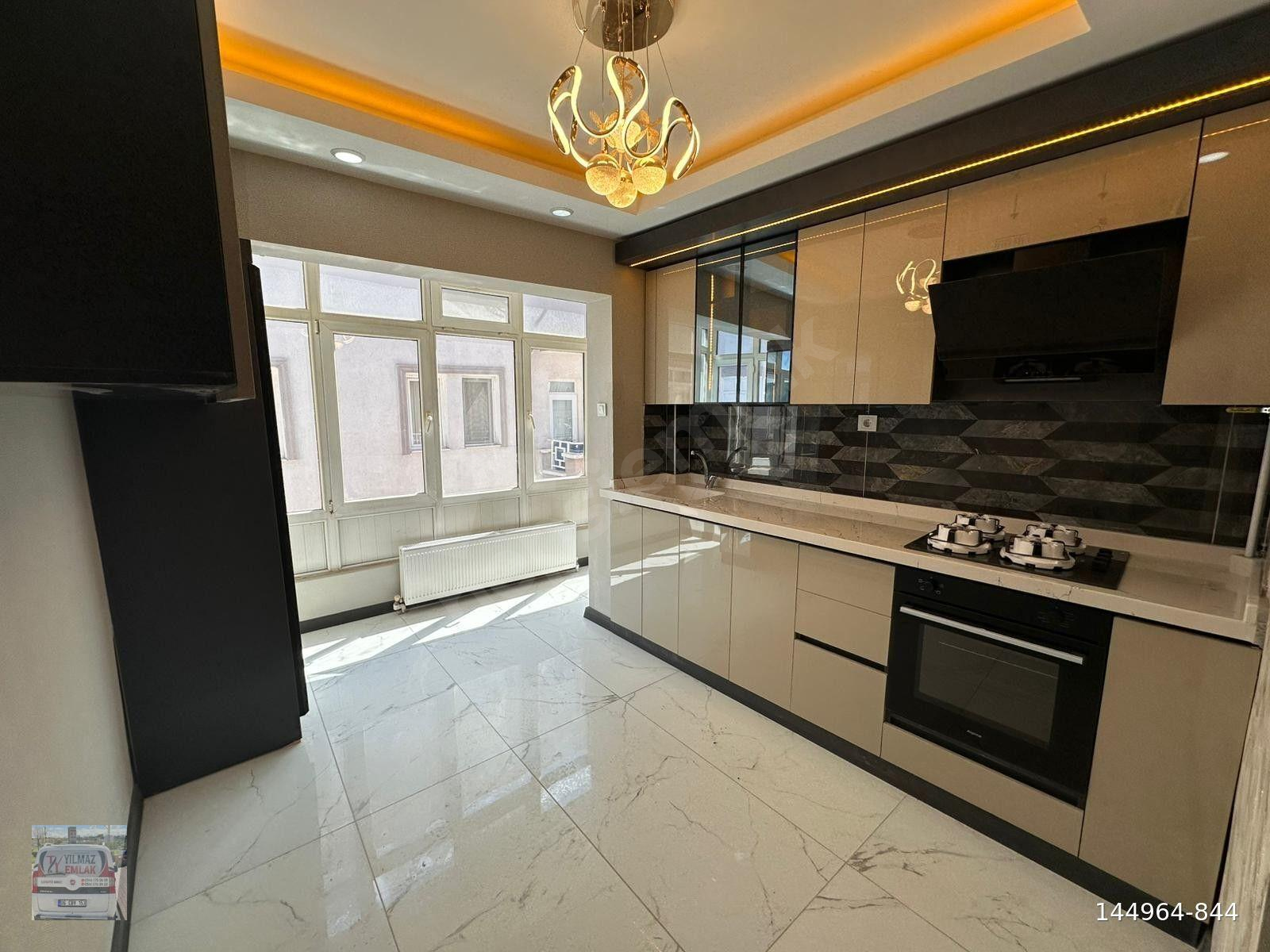 ATATÜRK MAH.DE 3+1 120M2 ÖN CEPHE ARA KAT ULTRA LÜX DAİRE