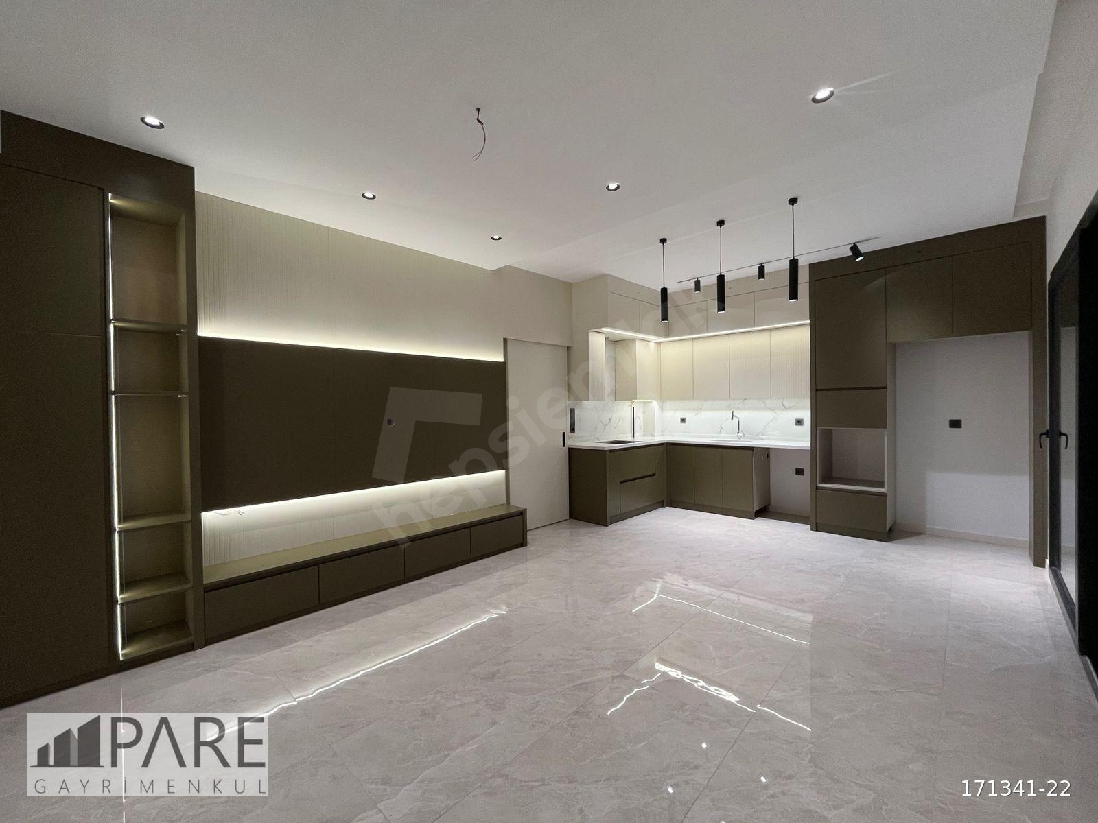 PARE'DEN YENİŞAFAKTA ÖNÜ AÇIK SATILIK 2+1 SUİT DAİRE