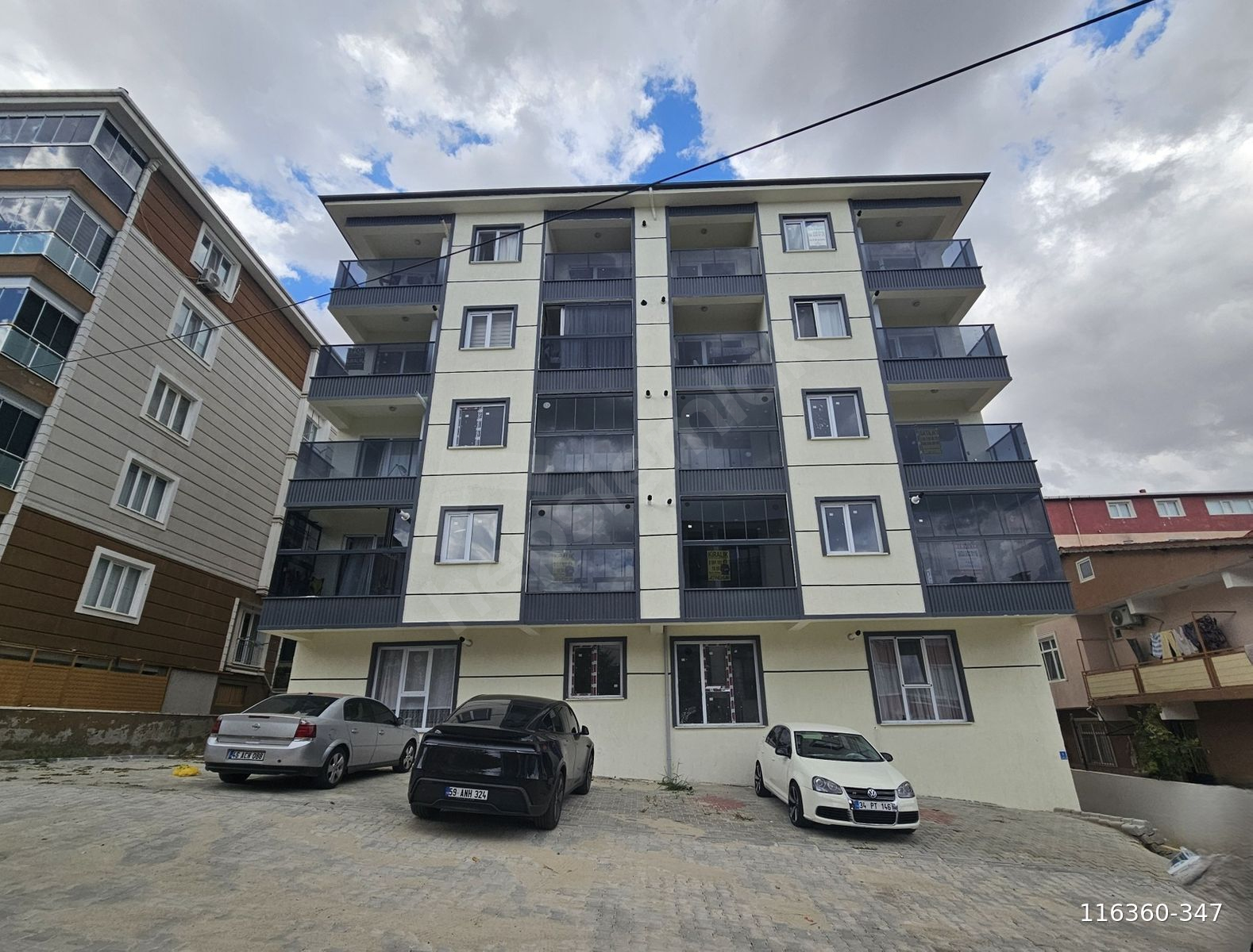 HASTANE VE BELEDİYEYE YAKIN KONUMDA KİRALIK BALKONLU 1+1 DAİRE