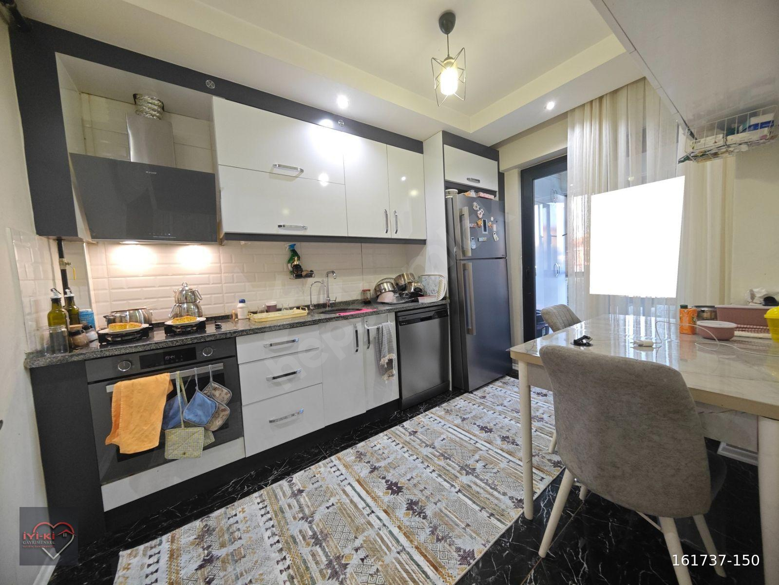 İYİ-Kİ''DEN KAYMAKAMLIĞA YAKIN CADDE ÜSTÜNDE OTOPARKLI ÇİFT BALKON 2+1 DAİRE...