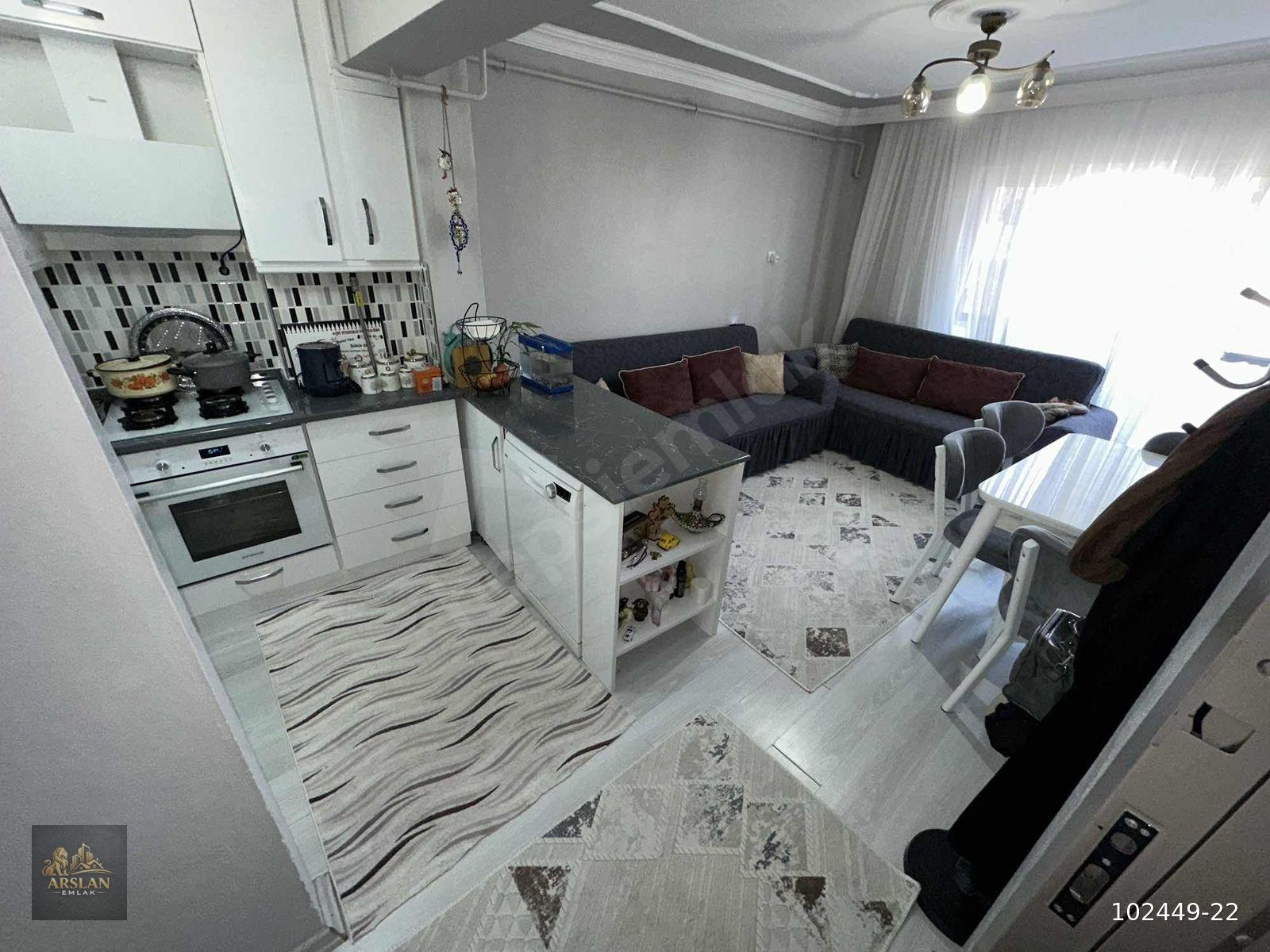 ŞEHİR MERKEZİNDE 2+1 DOĞALGAZLI 80m2 DAİRE