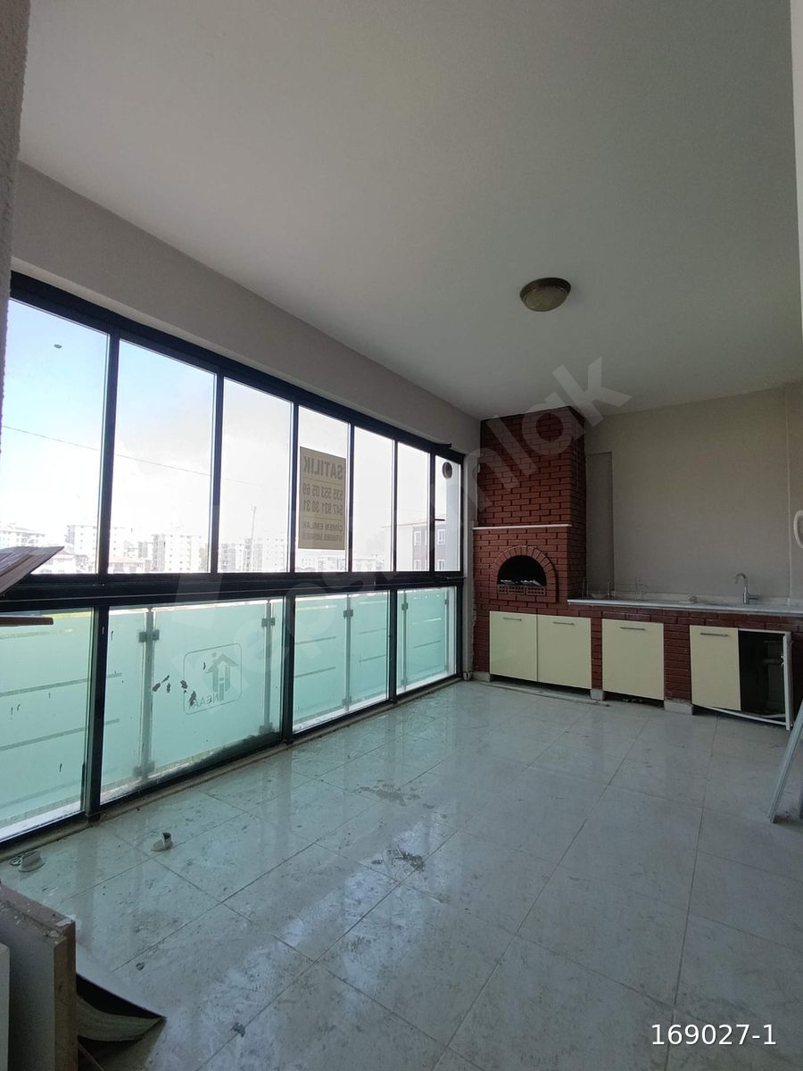 AKASYADA SİTE İÇİNDE SATILIK 3+1 GENİŞ DAİRE