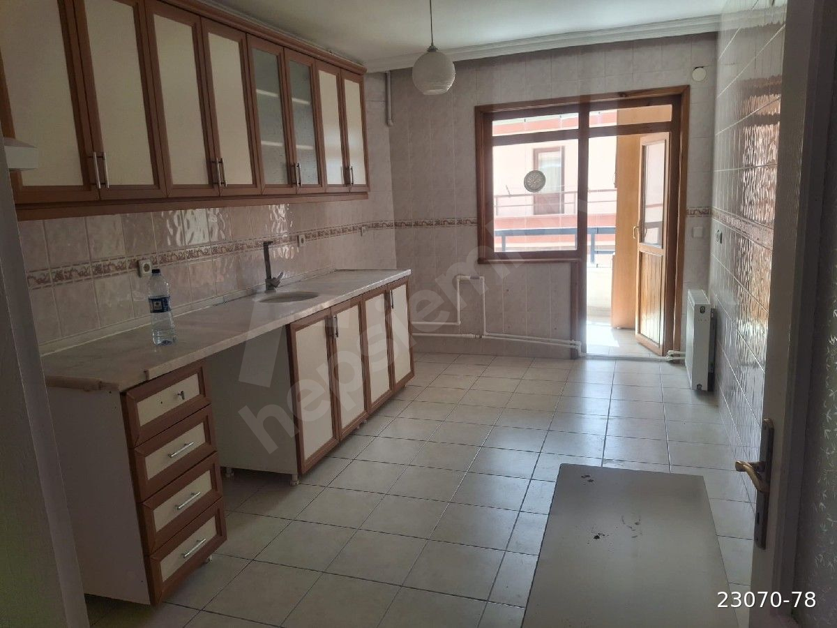 YÜKSELDEN DİKMEN ŞEHİT CENGİZ KARACA MAHALLESİNDE ASANSÖRLÜ KAPALI GARAJLI 3+1 140 M2 KOMBİLİ.