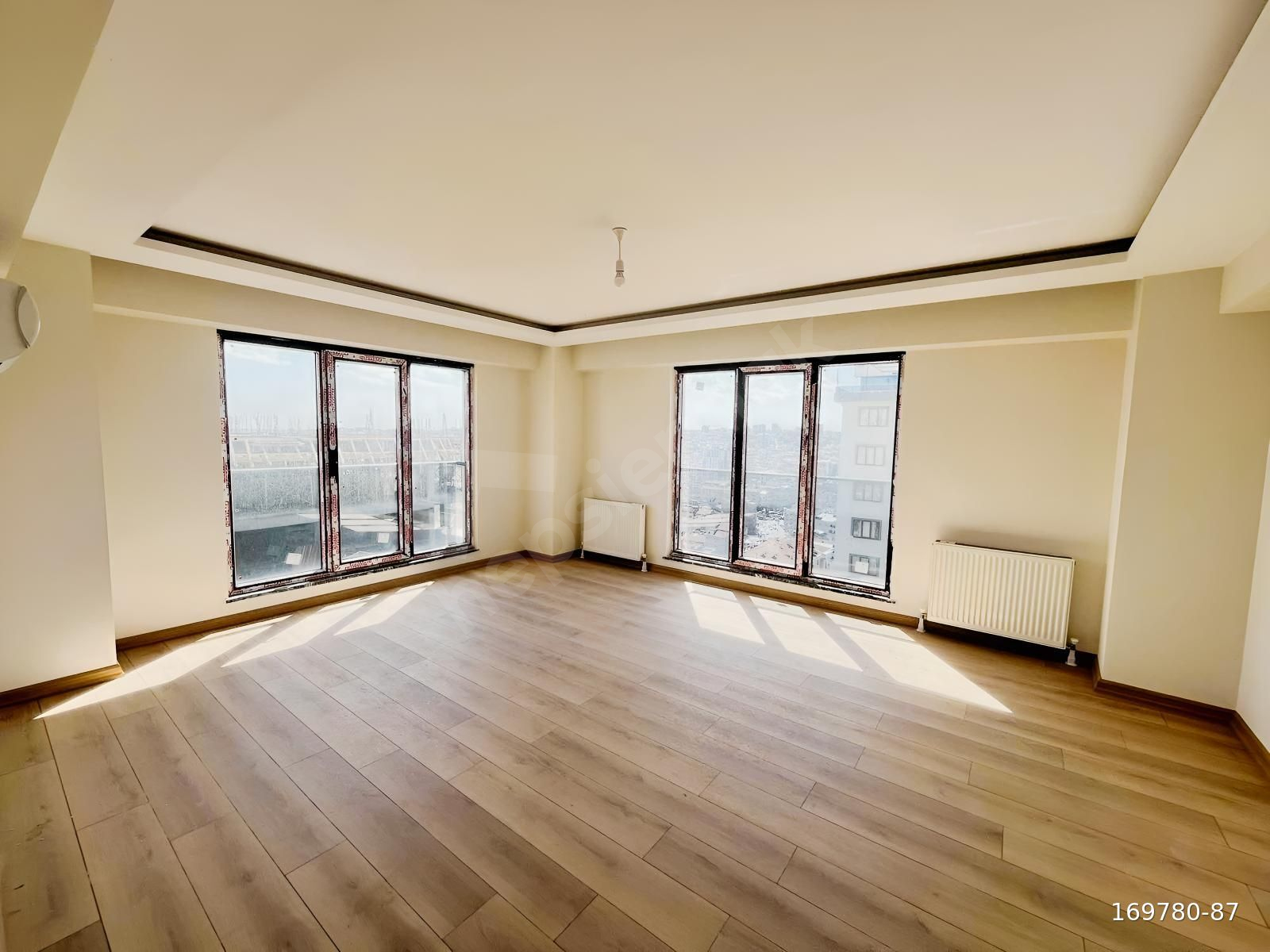 KAYMAKAMLIK KARSISINDA 0 SITEDE 3+1 EBEVEYN BANYOLU KIRALIK