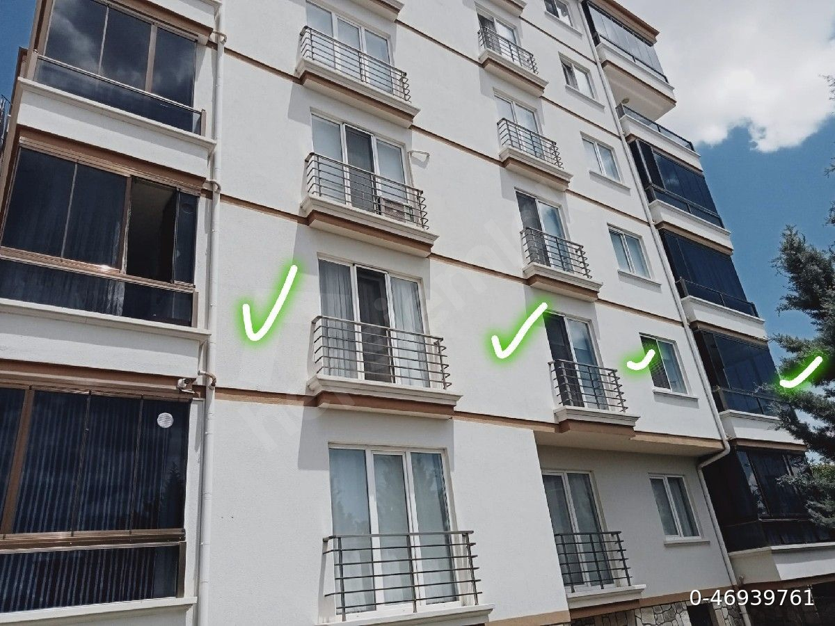 Merkezi Konumda Geniş ve Ferah 3+1 Site İçi Ara Kat Daire