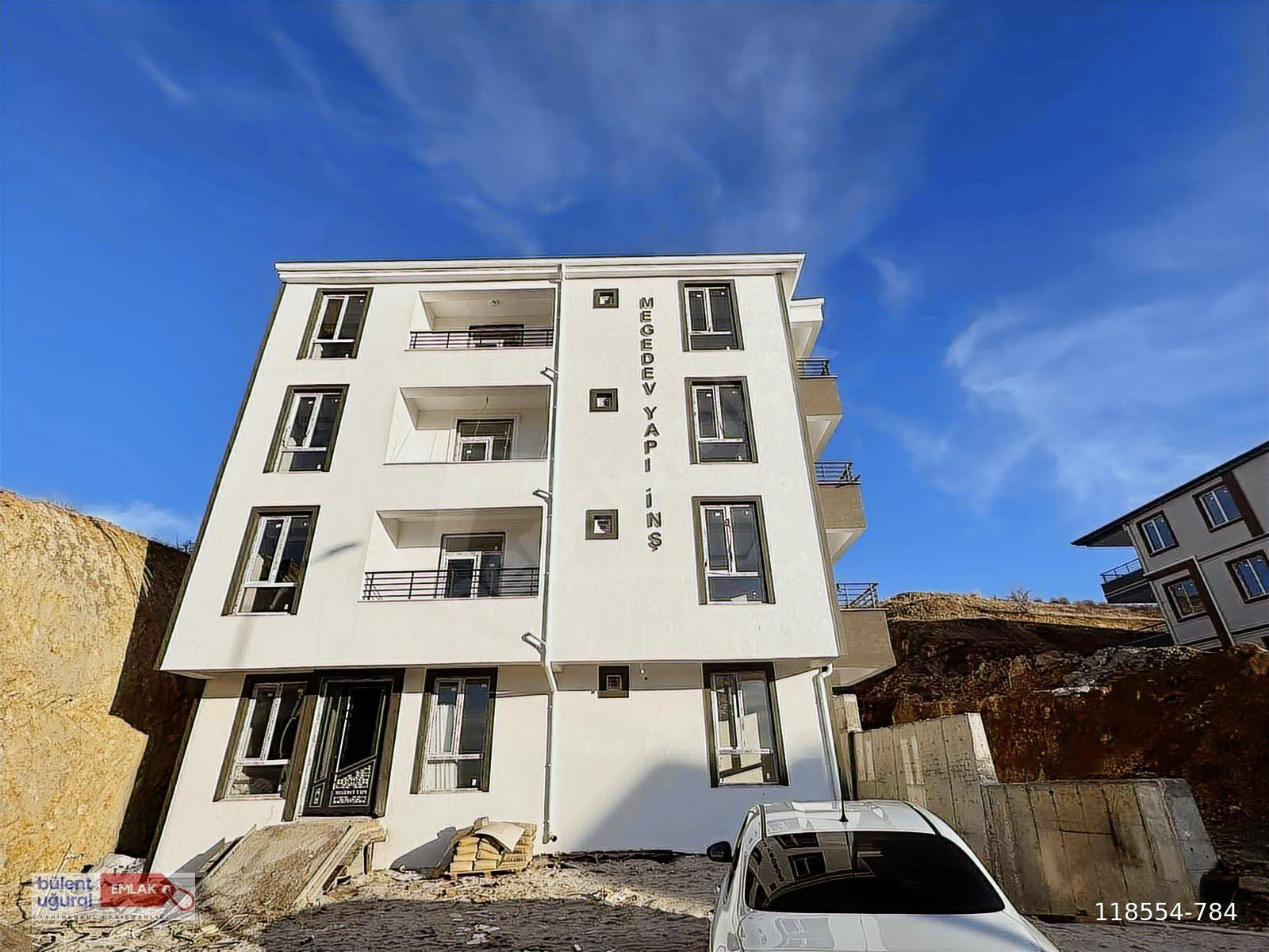 15 TEMMUZ MAH.DE GÜNEY CEPHE PARKA YAKIN SATILIK 2+0 DAİRE
