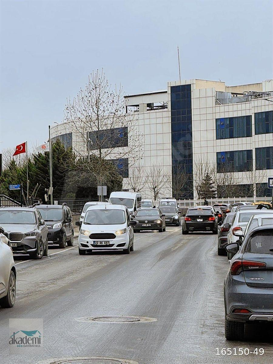 Devlet hastanesi ve adliyenin hemen yanında 3+1