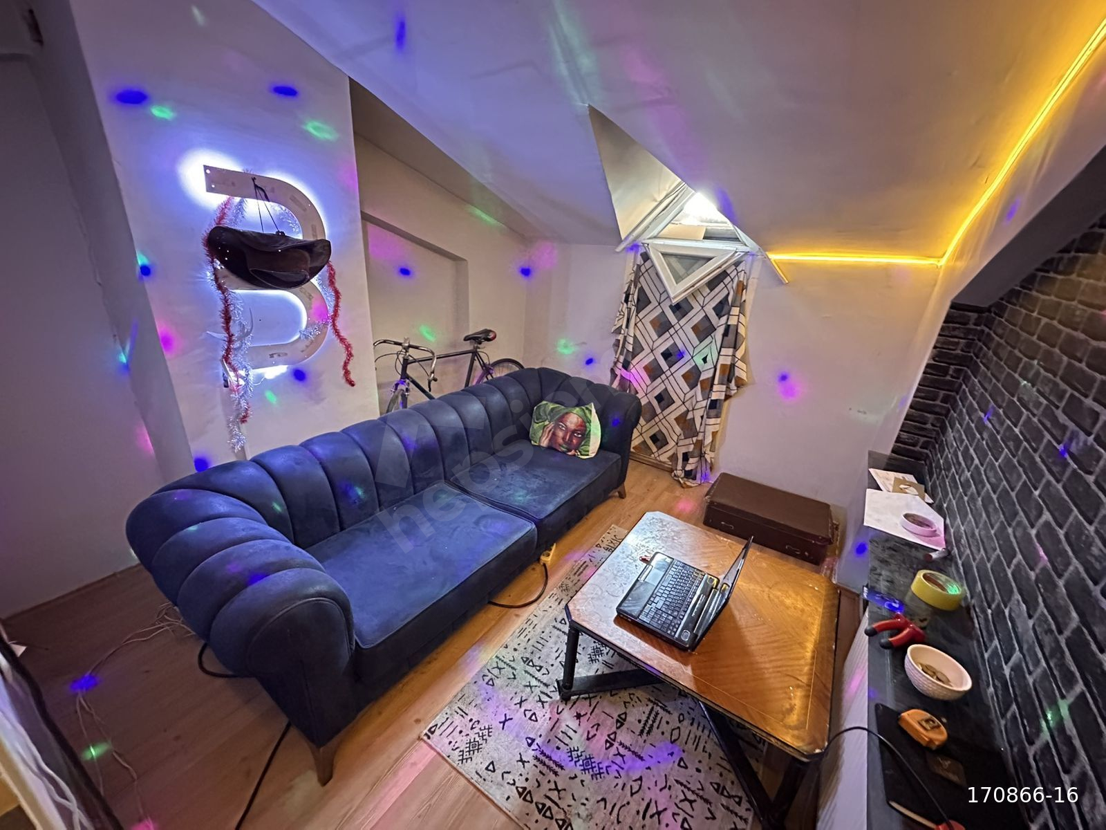 ÜNİVERSİTE CADDESİ ÜZERİ KİRALIK 1+1 DAİRE EŞYALI
