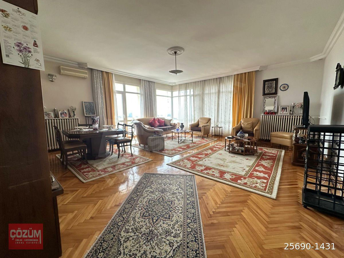 HİLTON VE SHERATON OTEL YANI, BOĞAZ SOKAK'TA 2. KAT, MANZARALI, KAPALI GARAJLI, 3+1