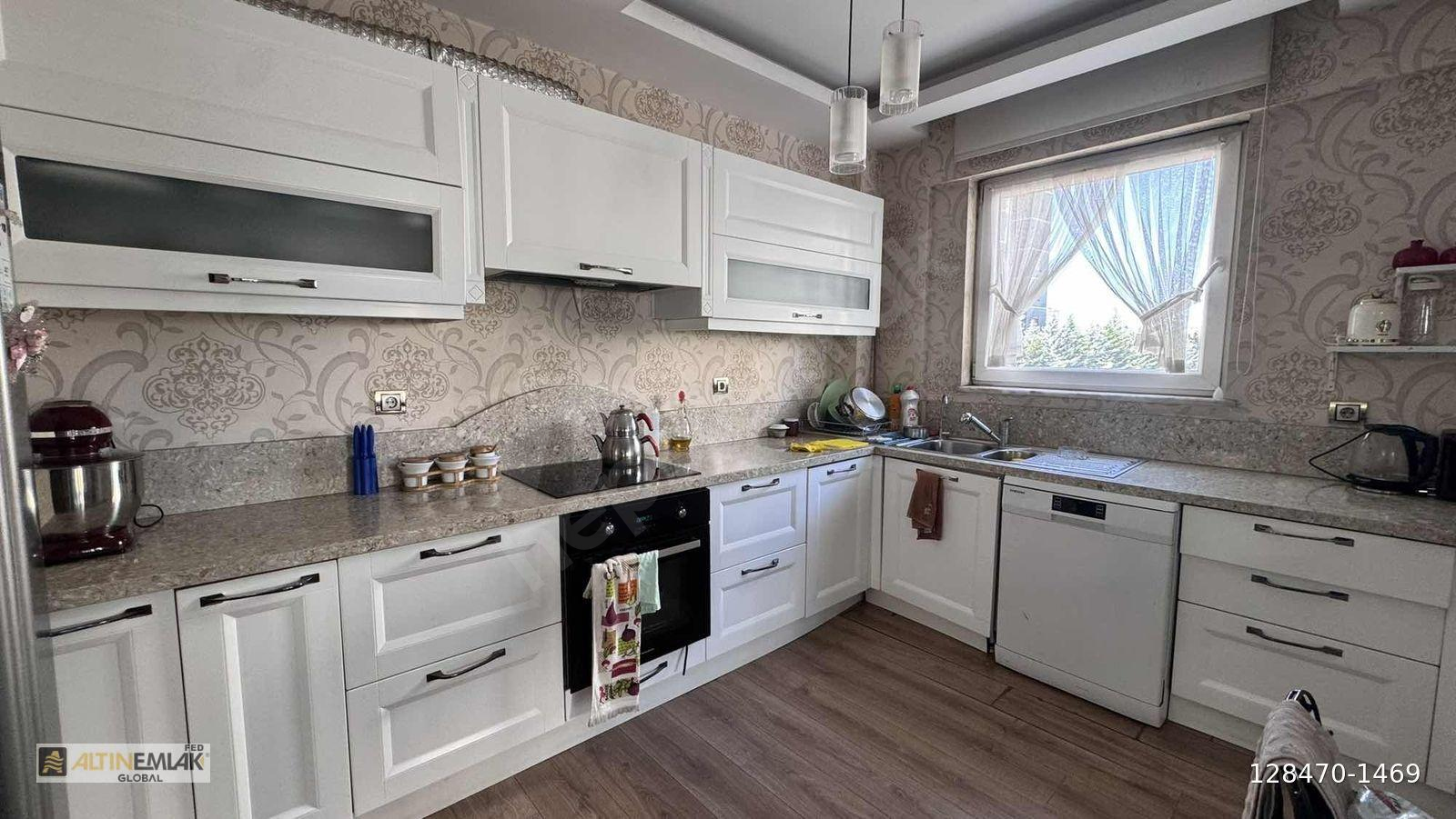 Uğurevlerde satılık 4,5+1 daire