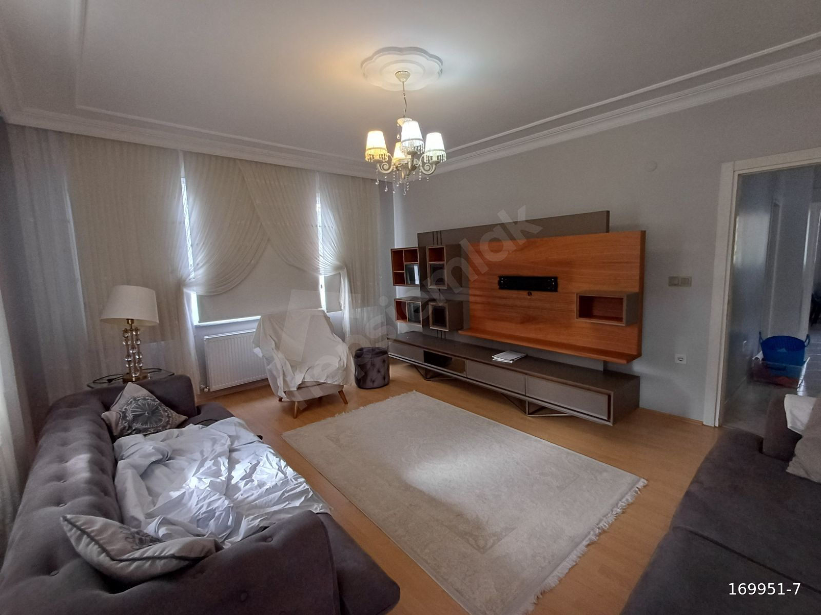 öz şekerden full eşyalı 3+1 sahile yakın.