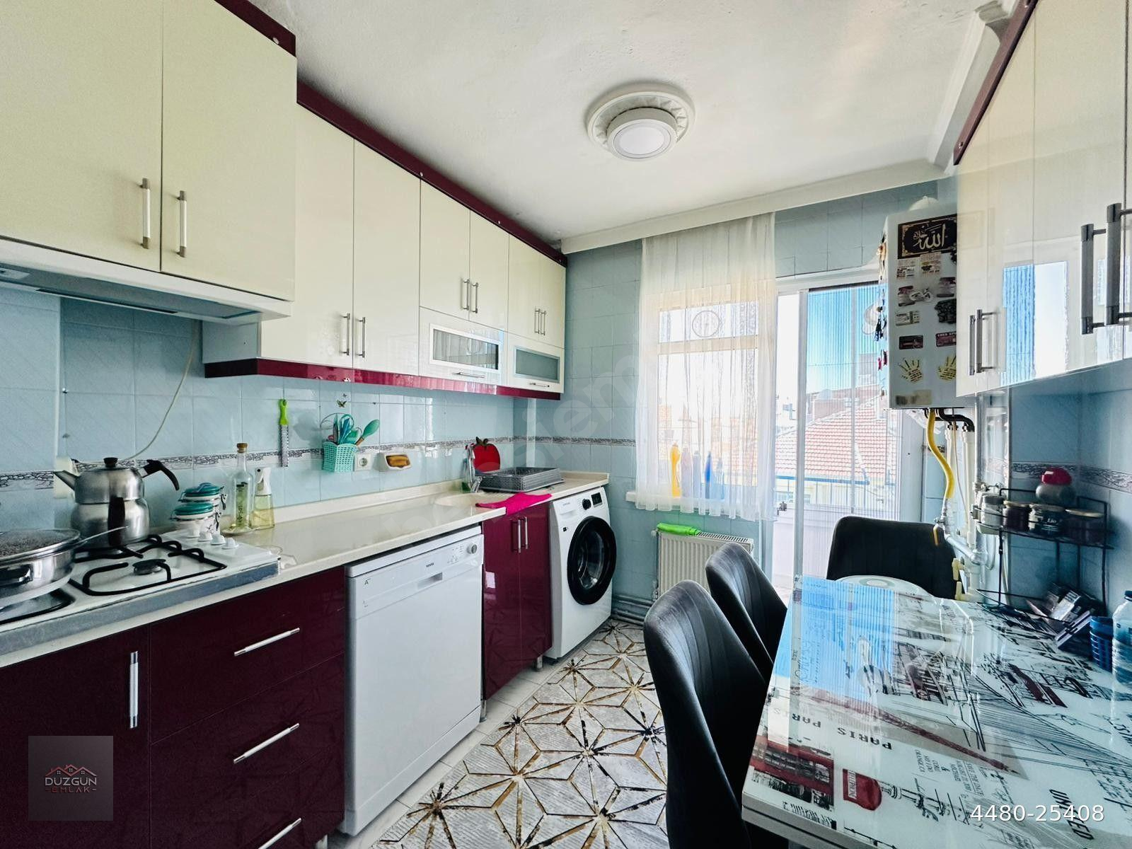DÜZGÜN EMLAK'TAN MERKEZİ KONUMDA KATTA GÜNEY CEPHE 3+1 DAİRE