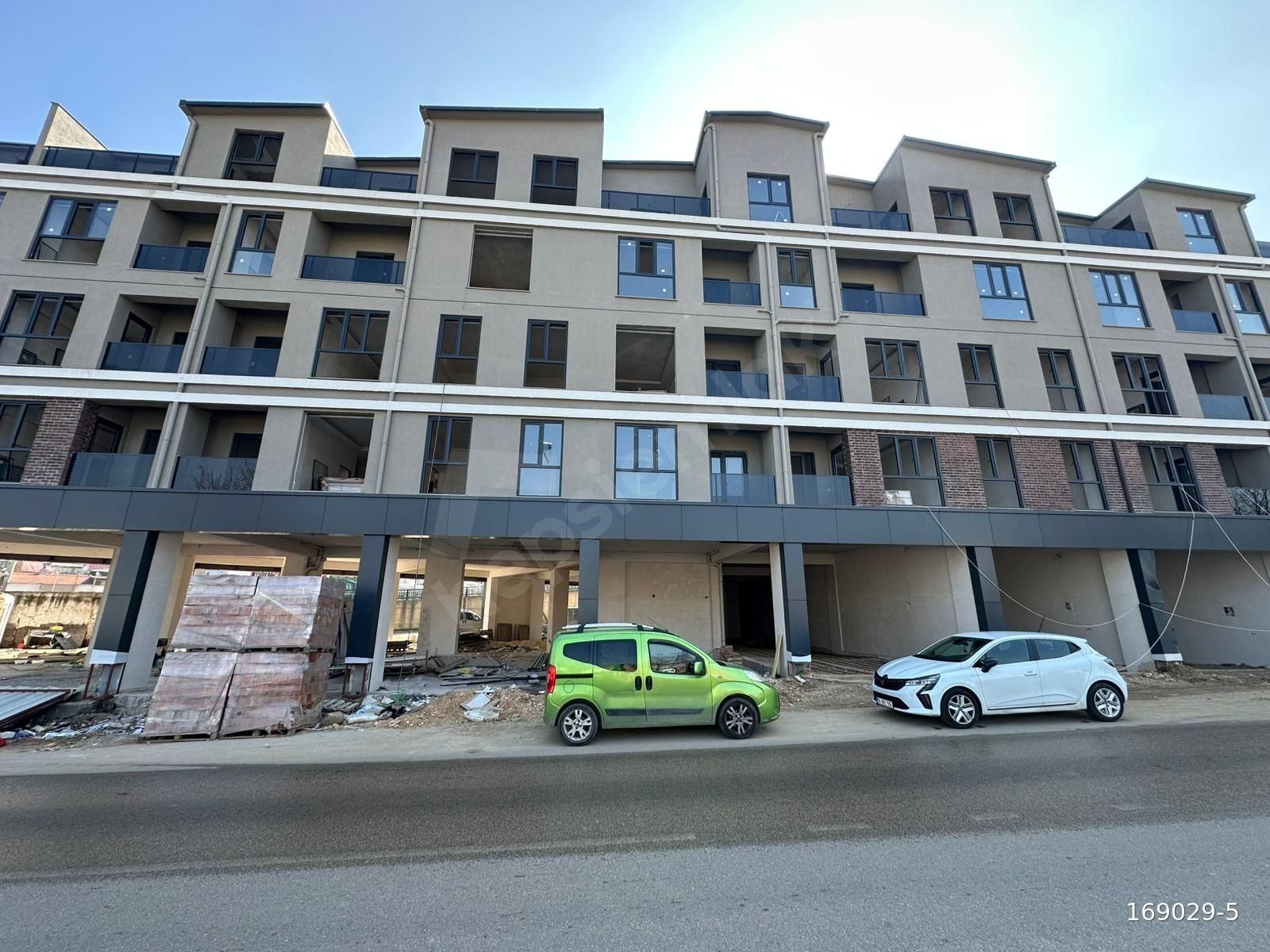 Bursa Kent Meydanı Yakınında | Sıfır 2+1 Ara Kat Otoparklı