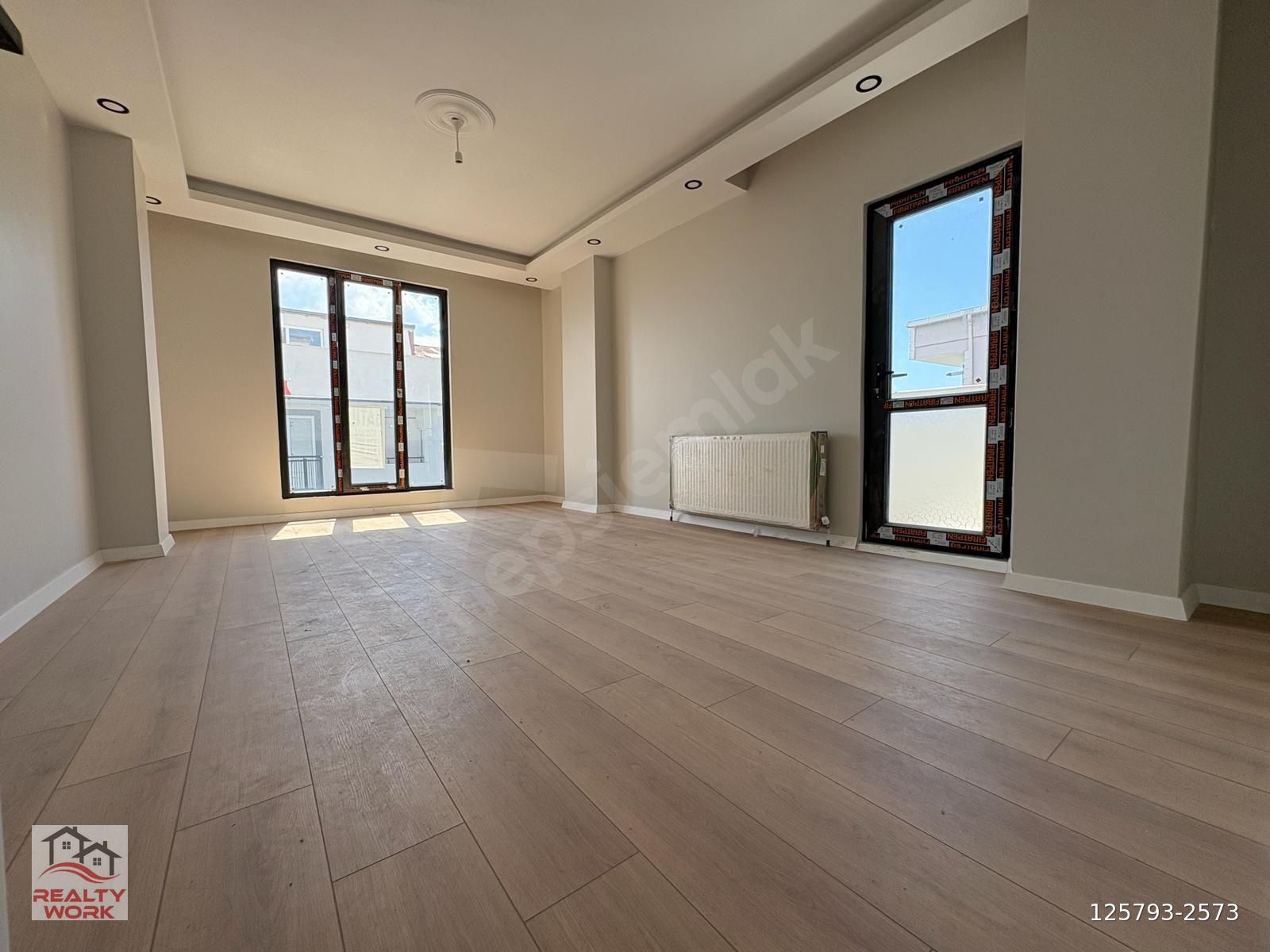 BAĞLARBAŞINDA MERKEZİ KONUMDA 100 M² FERAH 3+1 ARA KAT DAİRE