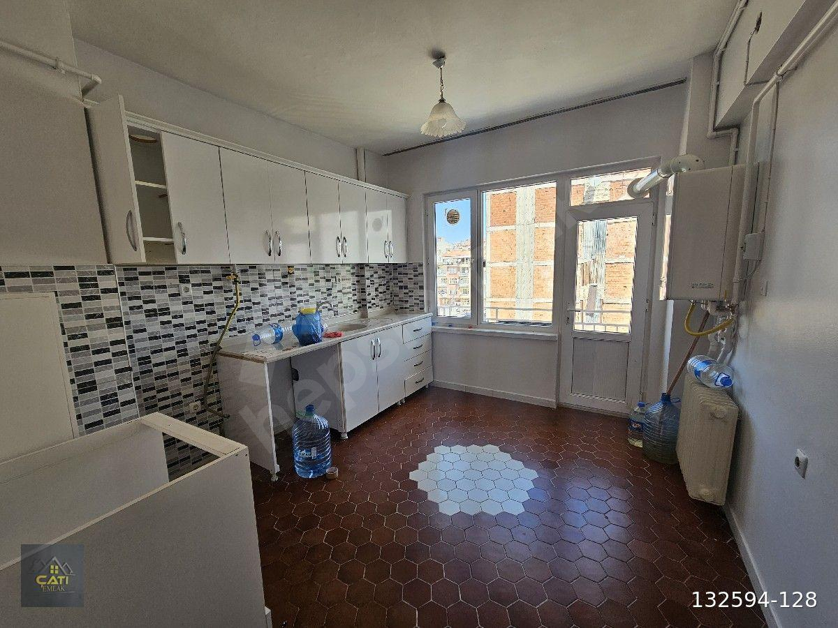 ÇATI EMLAKTAN KİRALIK DAİRE RIZAİYE MAHALLESİNDE